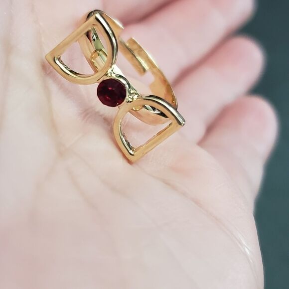 Gold tone red rhinestone bow ring - Picture 1 of 8